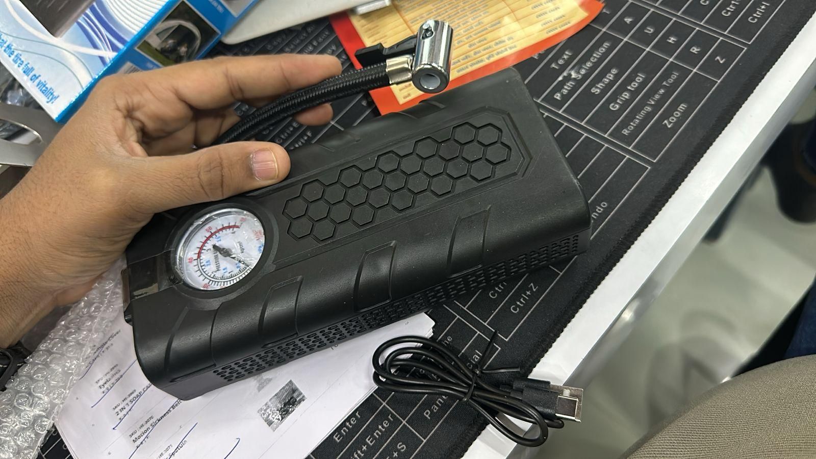 Cordless Tire Inflator Portable Air Pump for SUV, Truck, Car, Rechargeable Electric Air Compressor